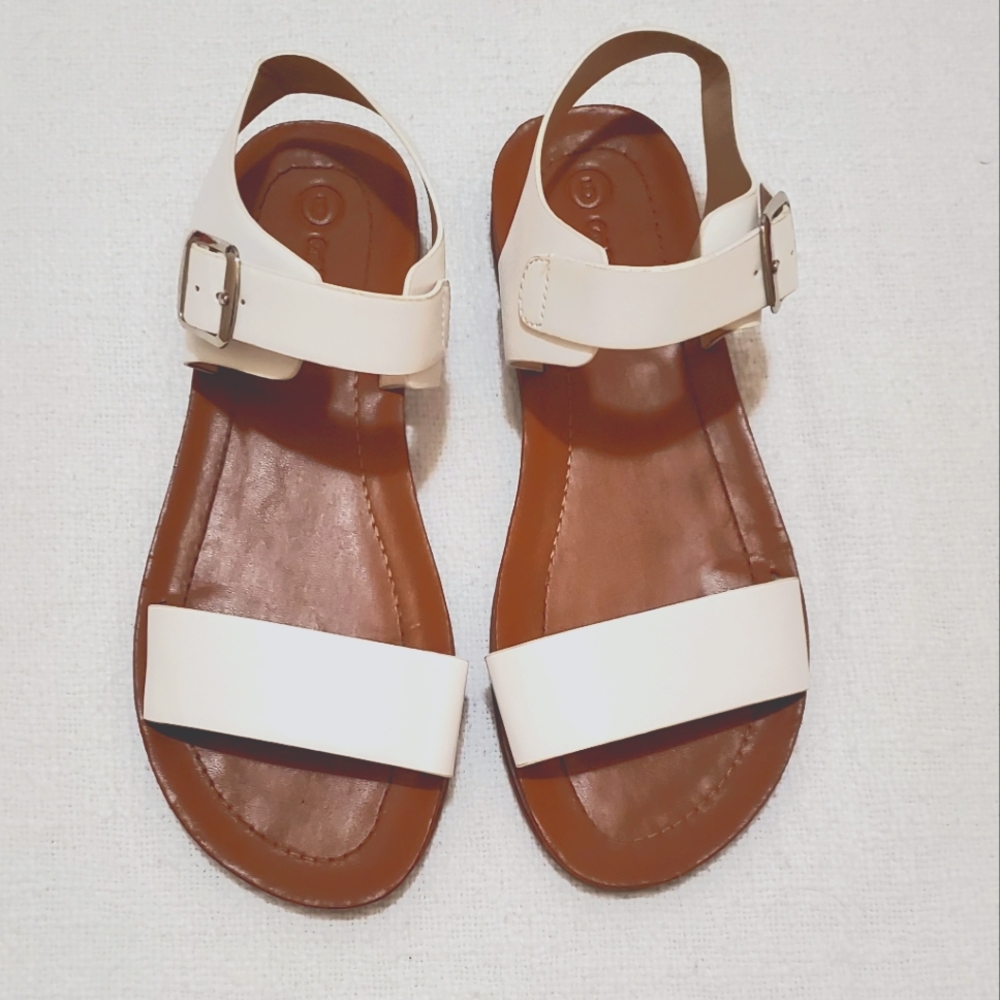 Cat & Jack Girls Size 5 White Sandles